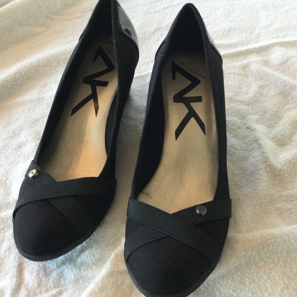 Anne Kline wedge shoe, size 9